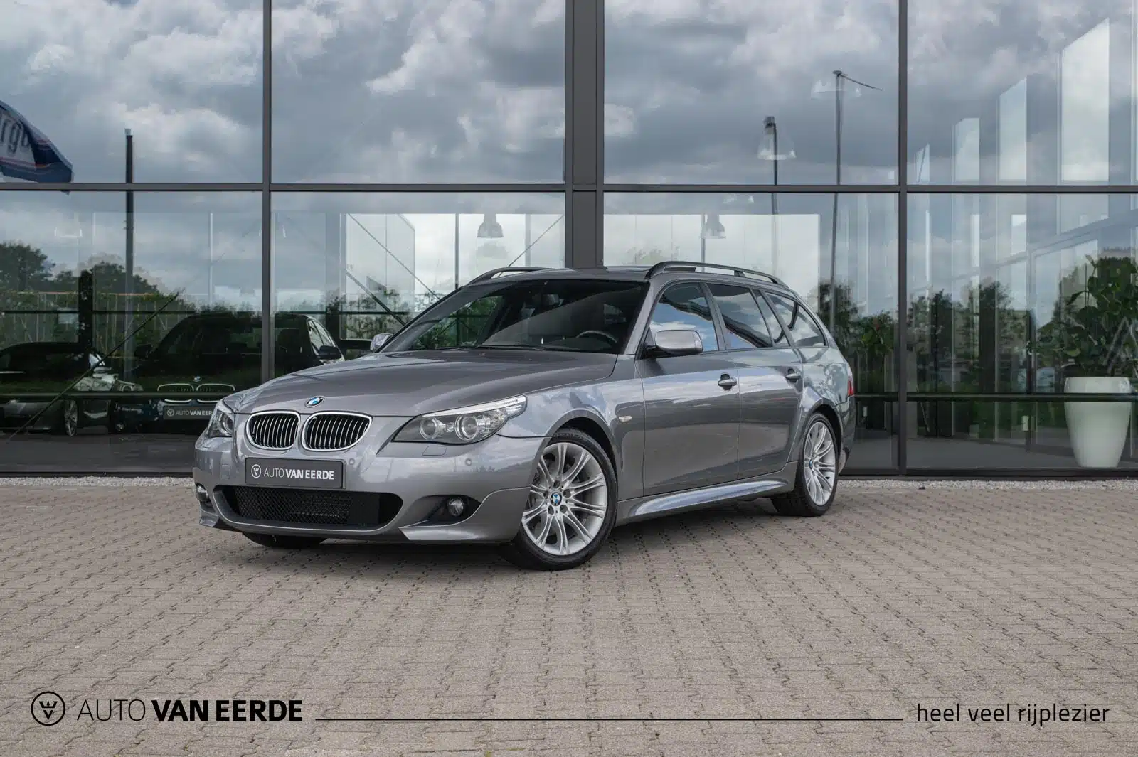 BMW 530i Touring grijs